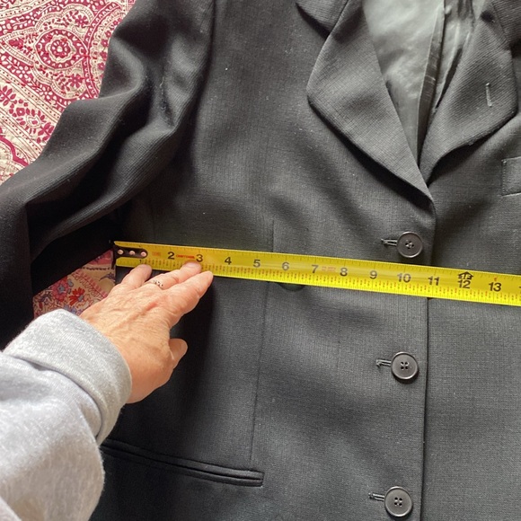 Giorgio Armani 3 piece suit. Jacket, sleeveless top, pants, size 14. - Picture 13 of 15